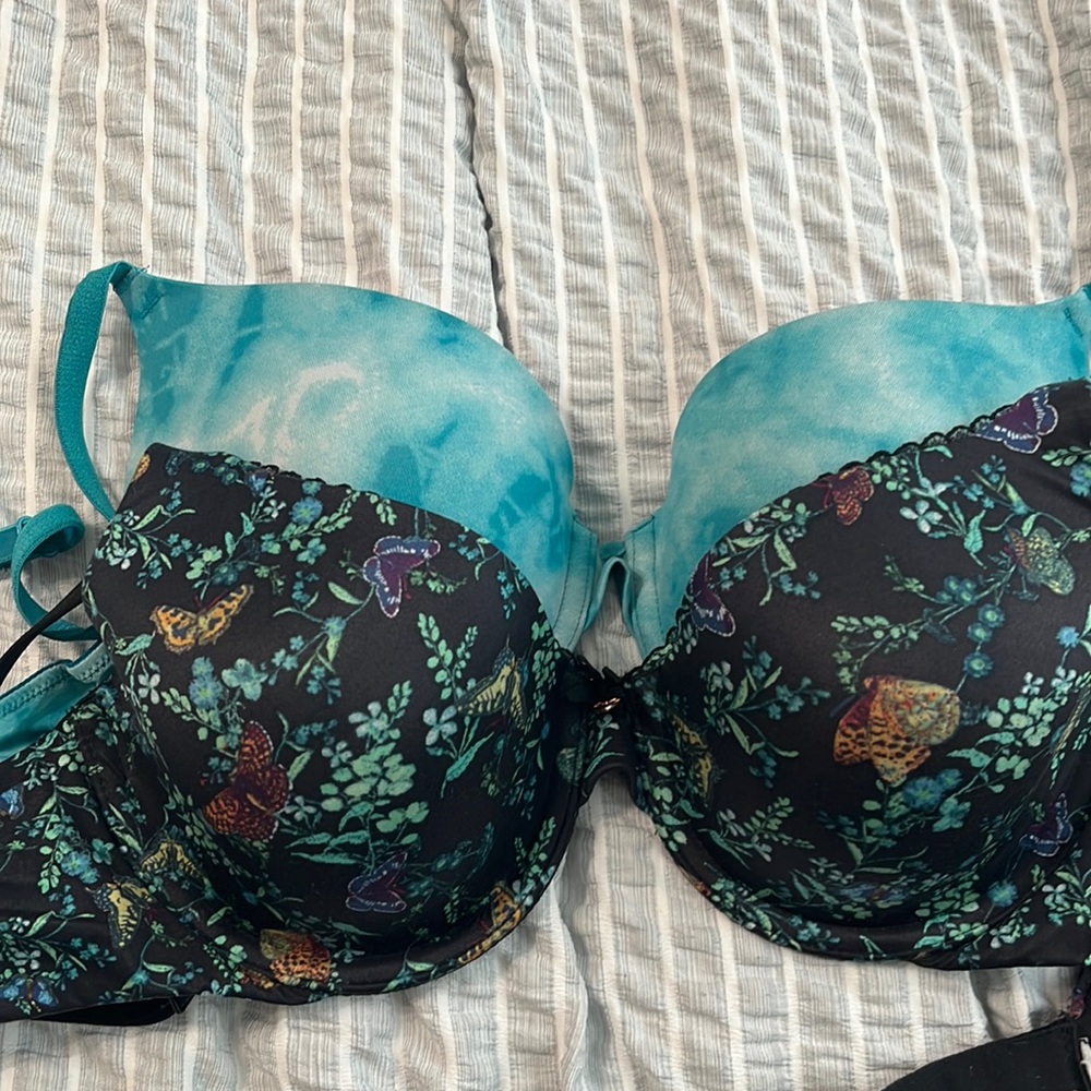 VICTORIA’S SECRET CUTE PADDED BRAS